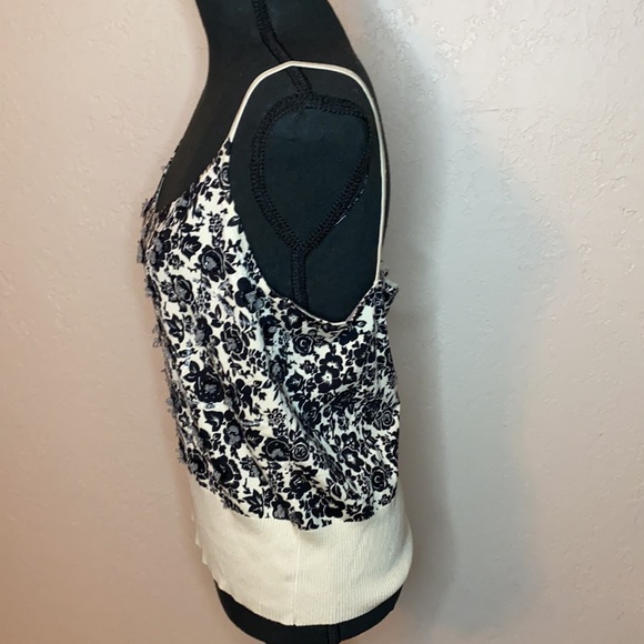 Newport news beaded flower top size XL - Picture 4 of 7